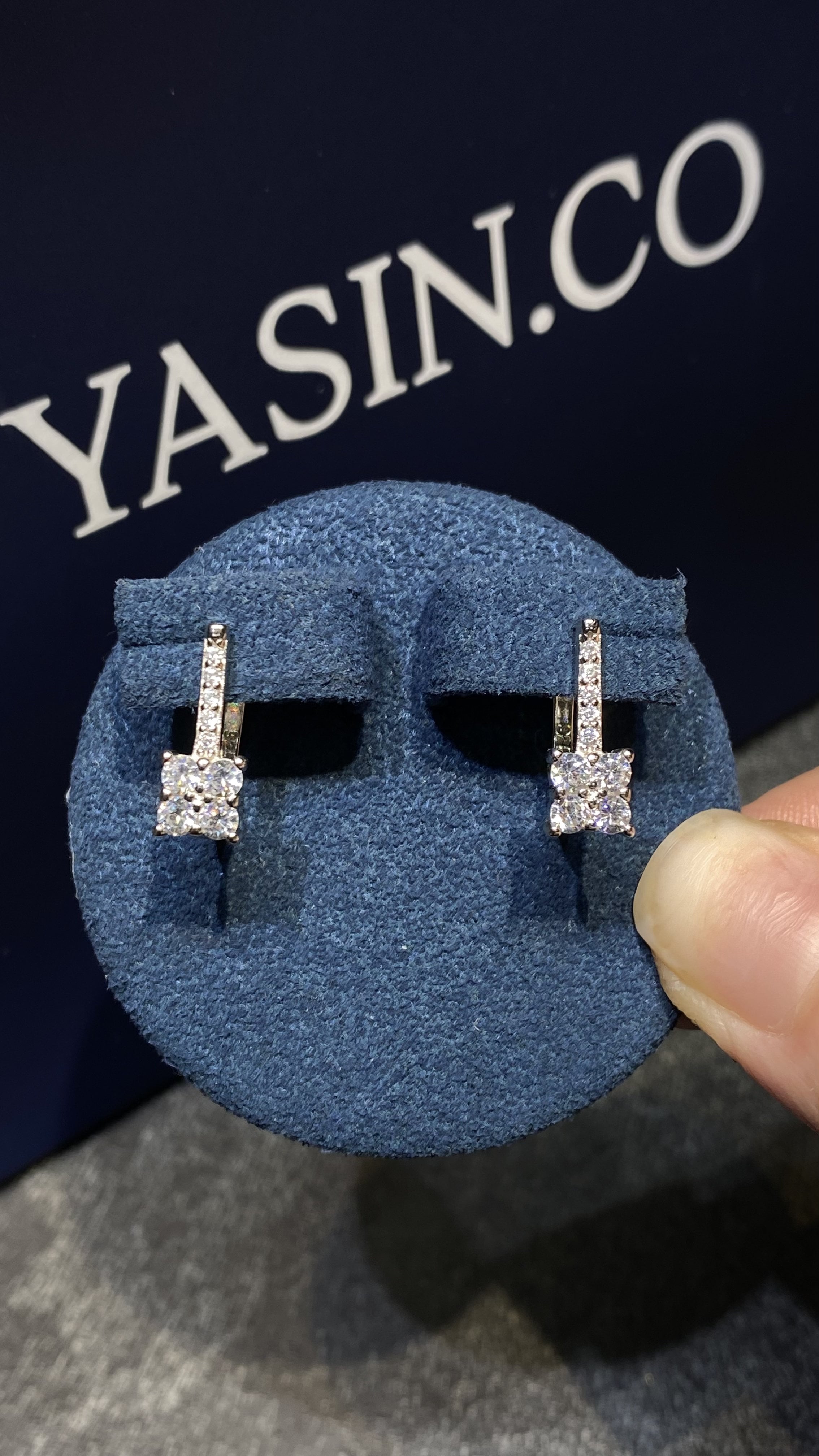 Серьги / Цветок из 4 камней / Гр: 2.73 / Белый